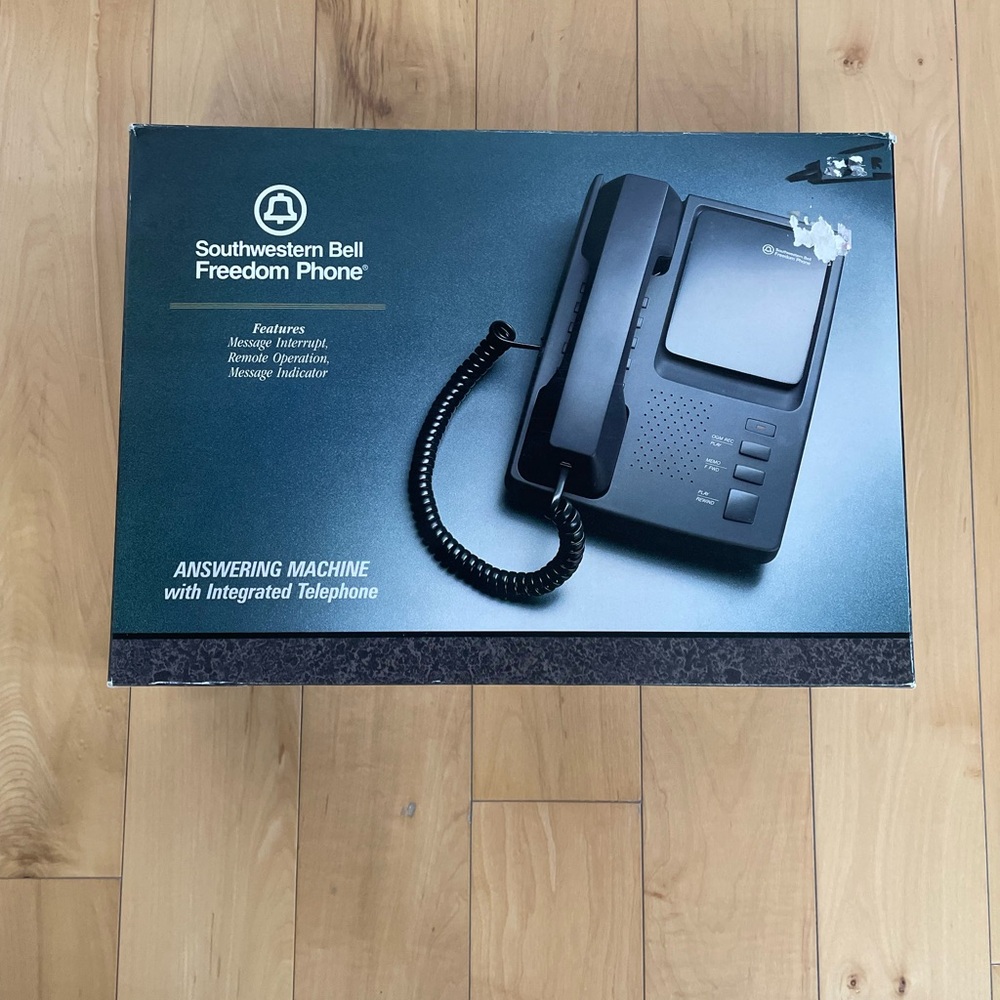 Answering Machine  with Integrated Telephone